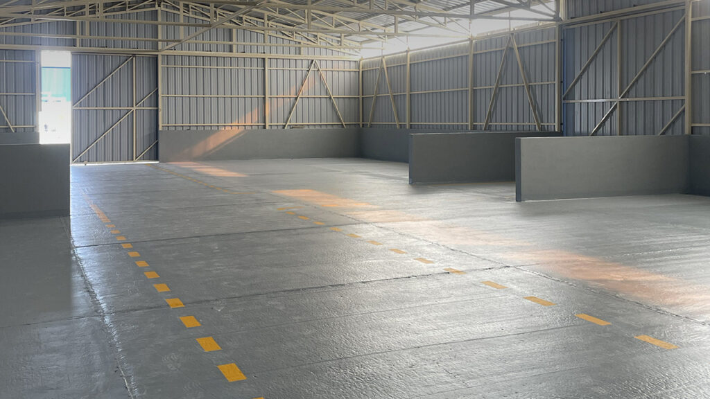 Proceso de preparación y pintura en piso industrial para minería