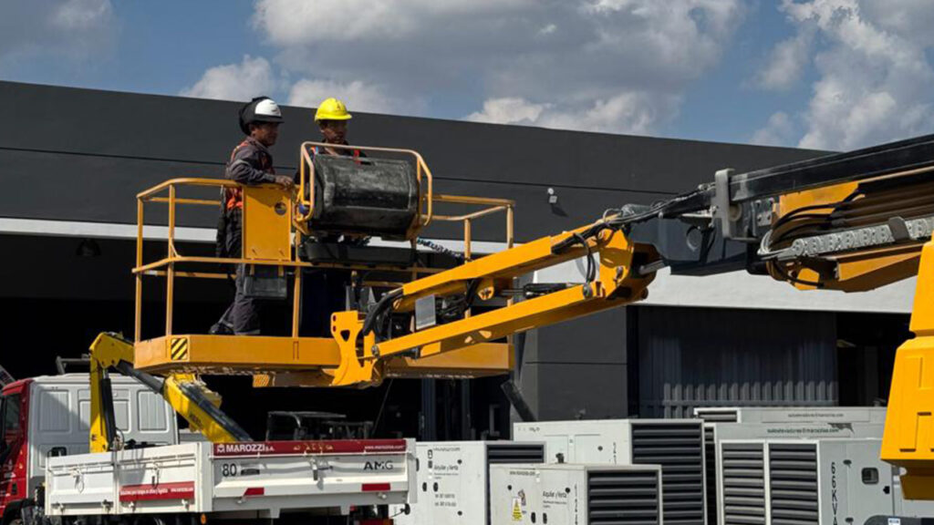Nuestro equipo se certifica en el manejo de plataformas elevadoras