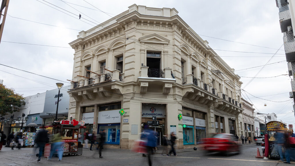 Restauramos la fachada de Farmacia Sudamericana, un ícono patrimonial de Salta